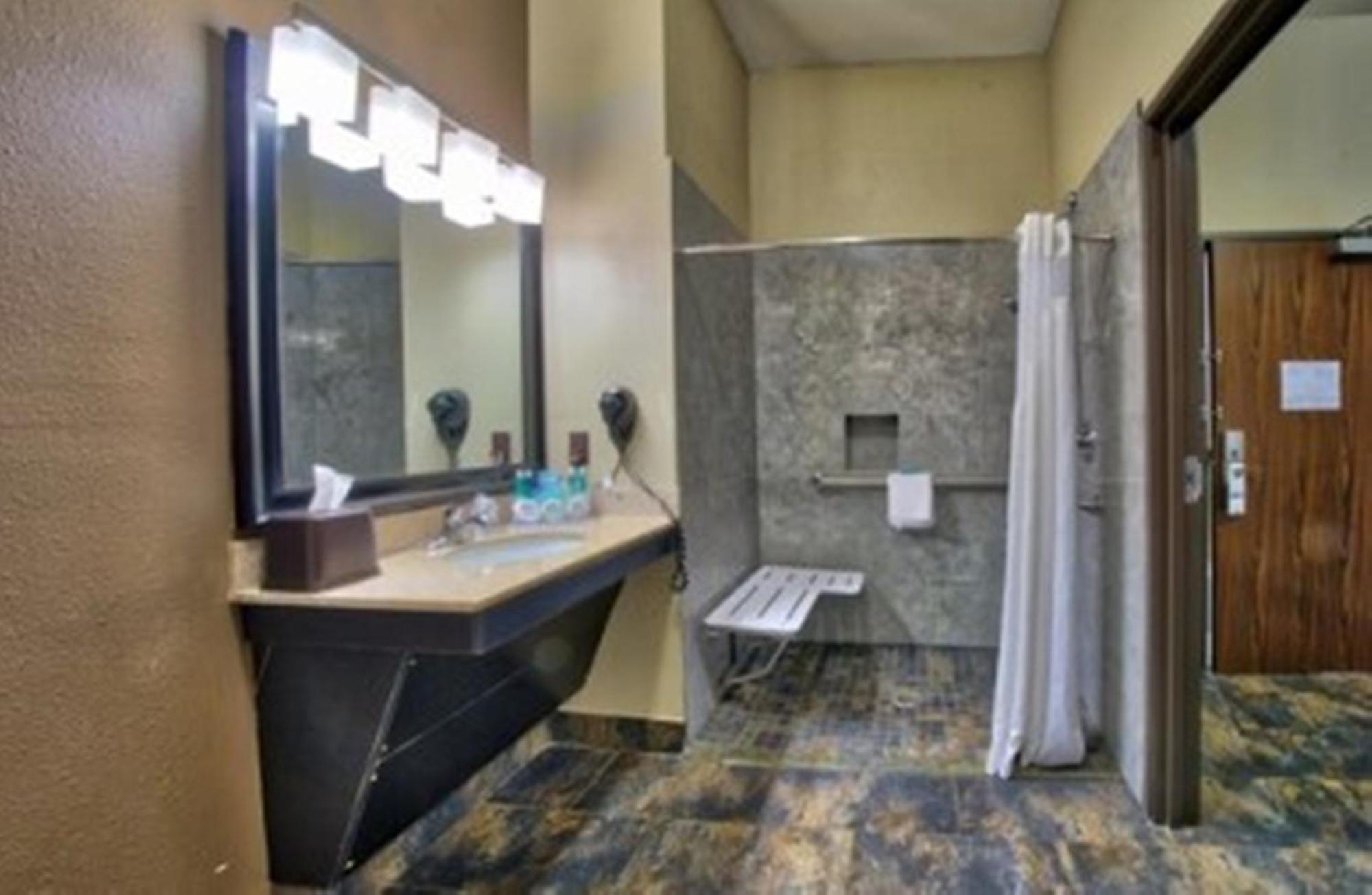Holiday Inn Express And Suites Lubbock South By Ihg Exterior foto