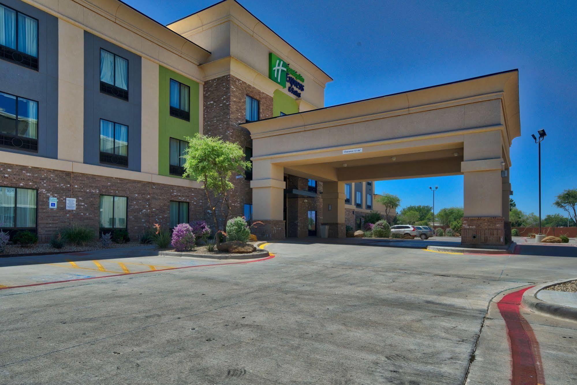 Holiday Inn Express And Suites Lubbock South By Ihg Exterior foto